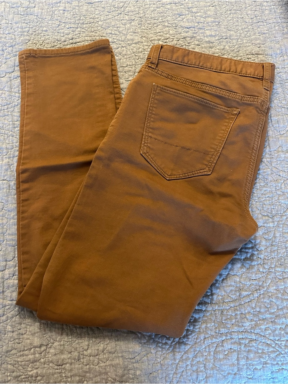 Men’s Banana Republic Slim Fit Travel Jeans, Dark Khaki Brown, Size 32/32.